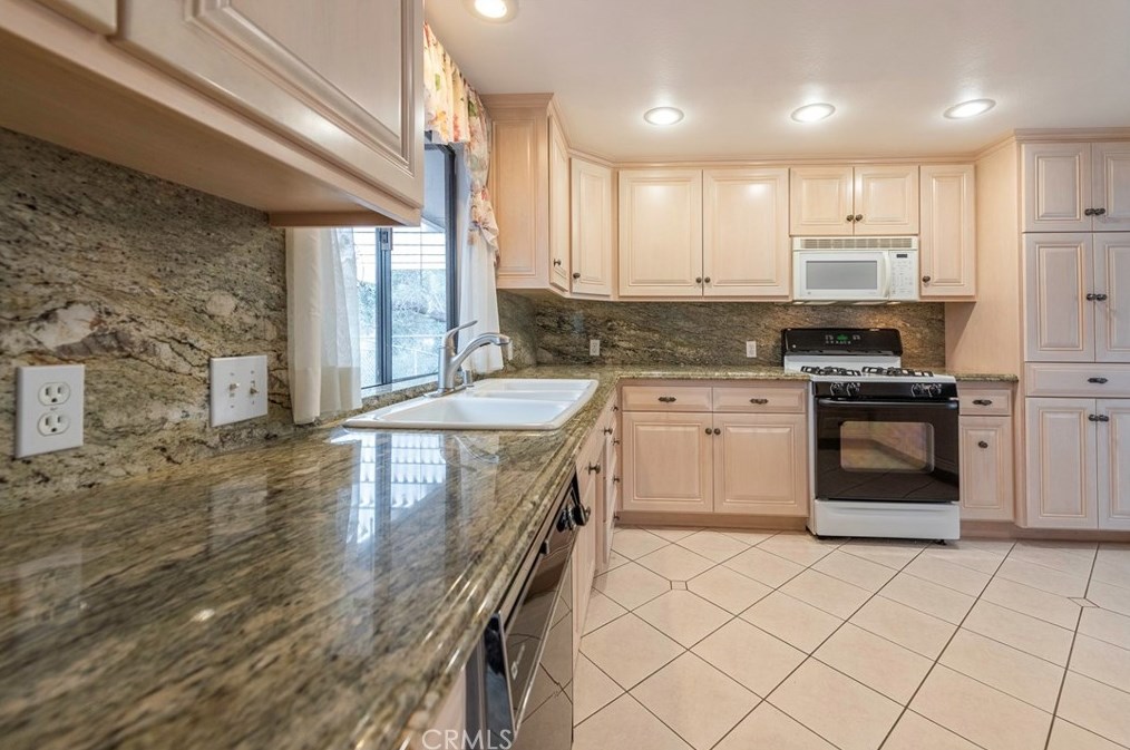 17060 Ranchero Rd, Riverside CA  92504-5920 exterior