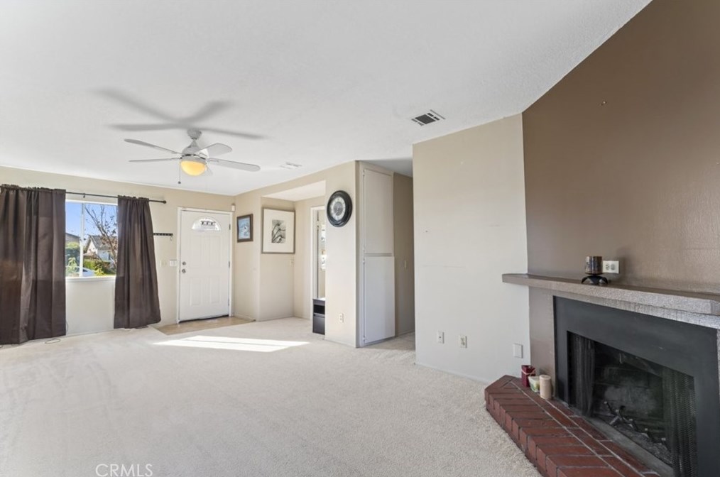 566 W Winchester Dr, Rialto, CA 92376