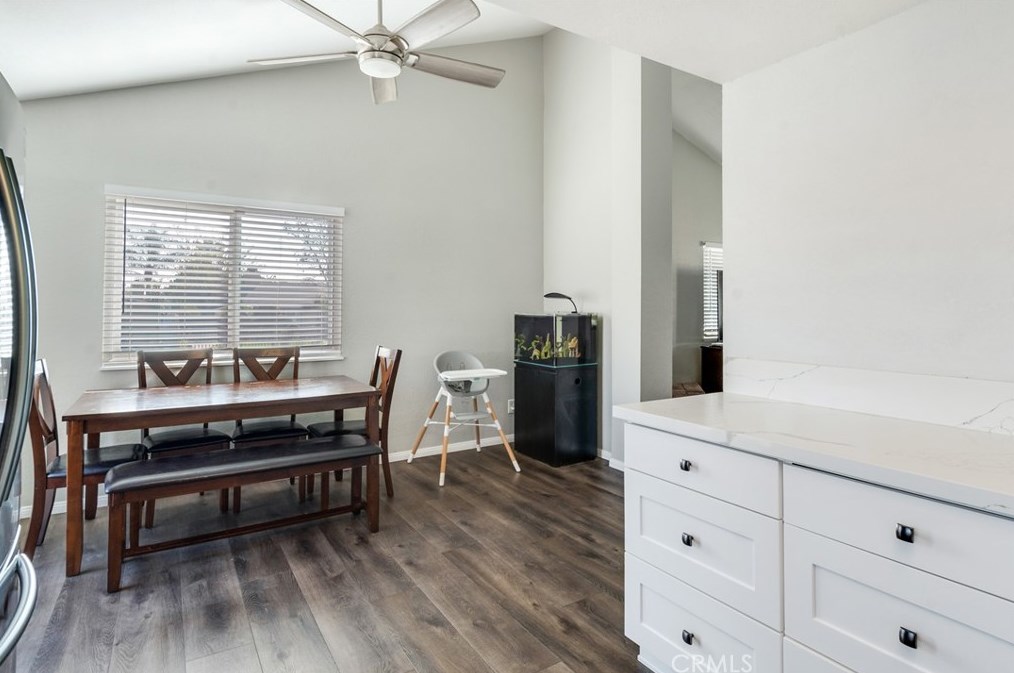 7897 Madrona Dr, Fontana CA  92336-2559 exterior