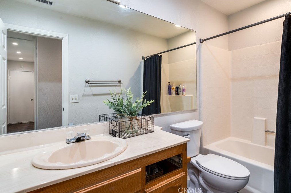 7897 Madrona Dr, Fontana CA  92336-2559 exterior