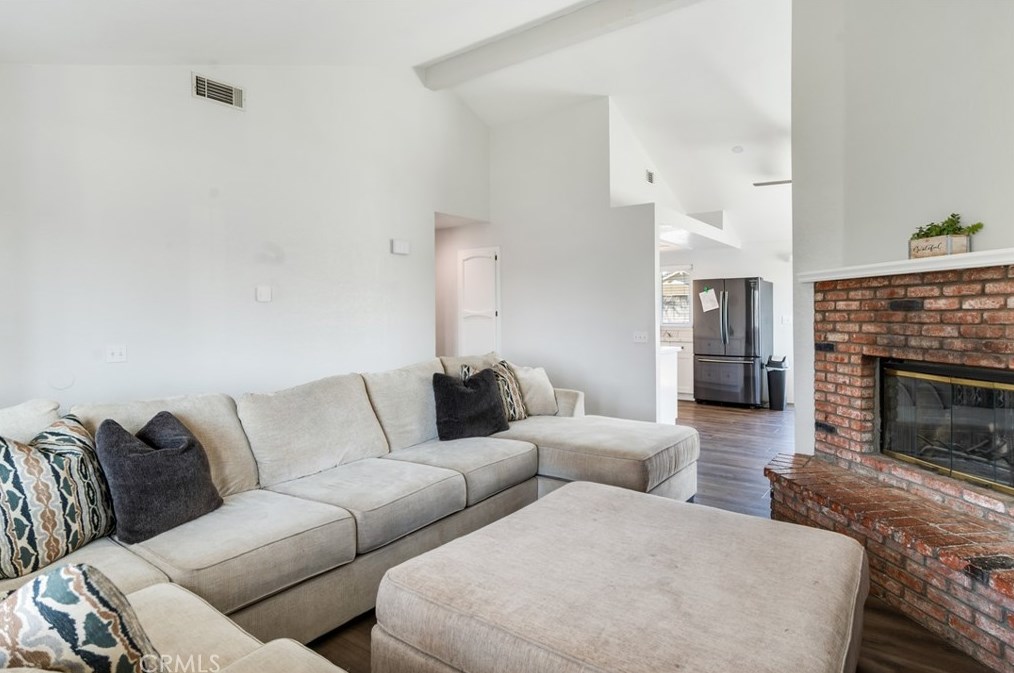 7897 Madrona Dr, Fontana CA  92336-2559 exterior