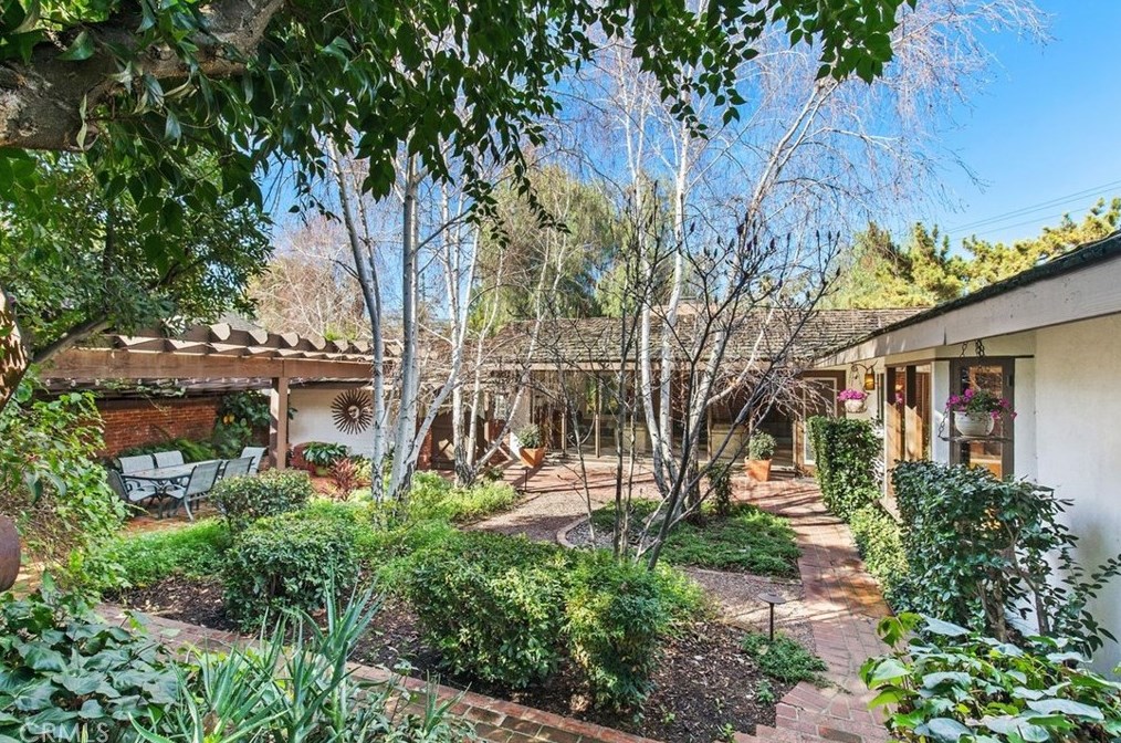 1968 Rincon Ave, Riverside CA  92506-1628 exterior
