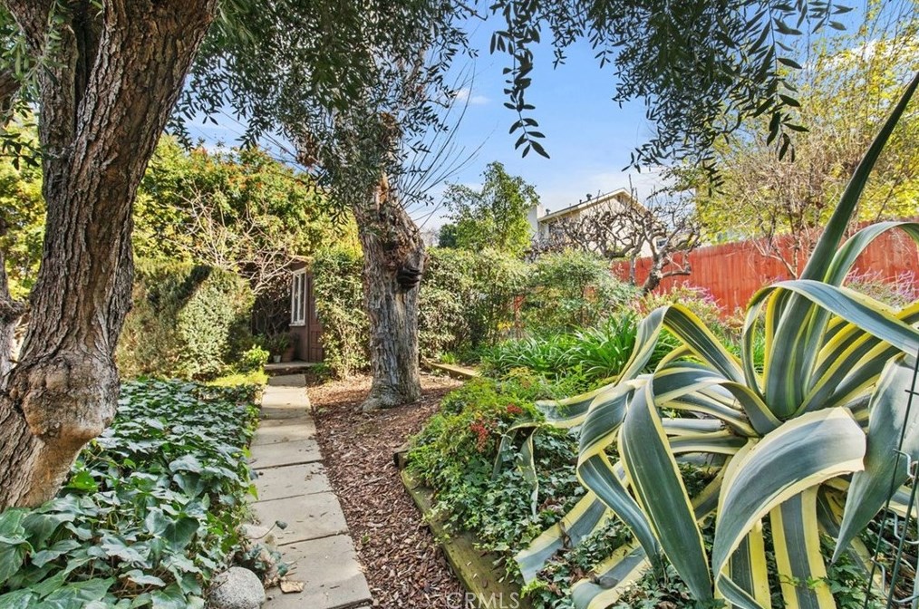 1968 Rincon Ave, Riverside CA  92506-1628 exterior