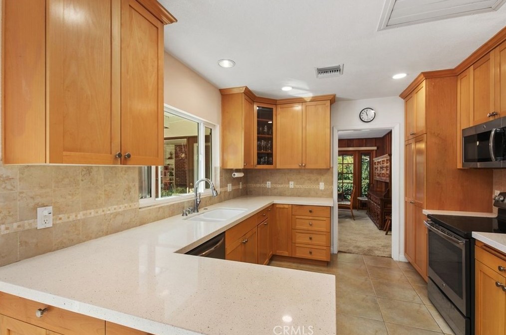 1968 Rincon Ave, Riverside CA  92506-1628 exterior
