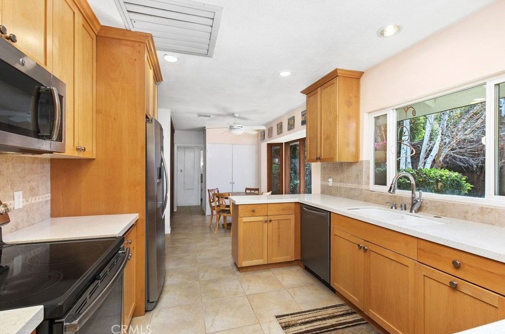1968 Rincon Ave, Riverside CA  92506-1628 exterior