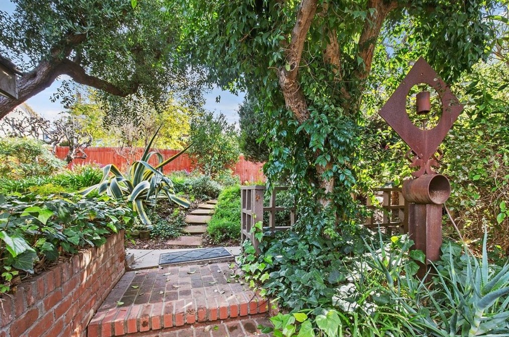1968 Rincon Ave, Riverside CA  92506-1628 exterior