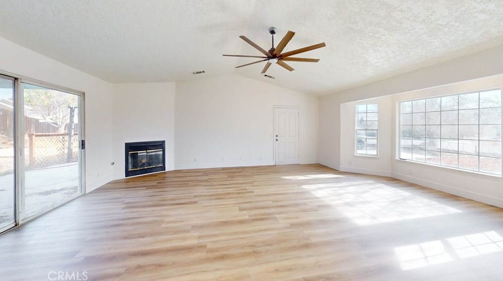 19164 Rocksprings Rd, Hesperia CA  92345-6730 exterior