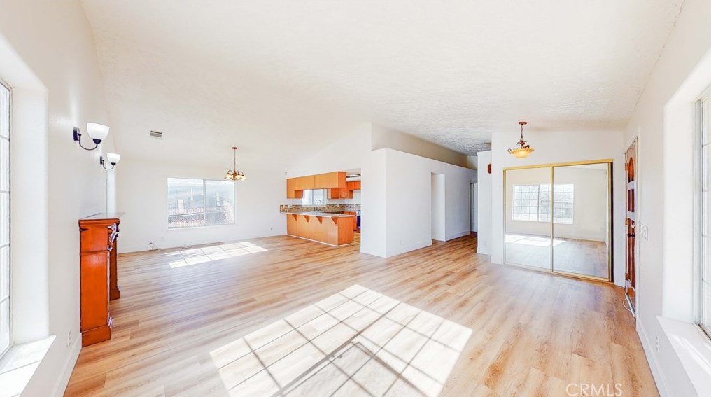 19164 Rocksprings Rd, Hesperia CA  92345-6730 exterior