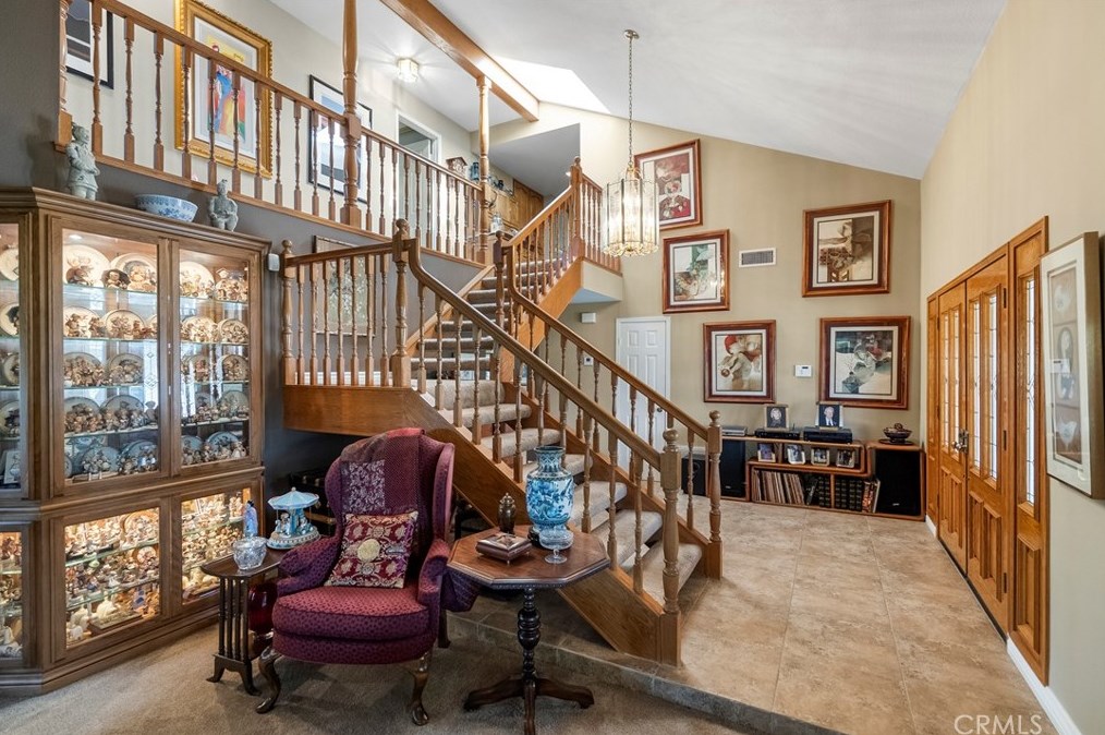 1651 Kingsport Dr, Riverside CA  92506-5451 exterior