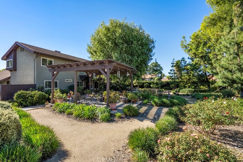 1651 Kingsport Dr, Riverside CA  92506-5451 exterior