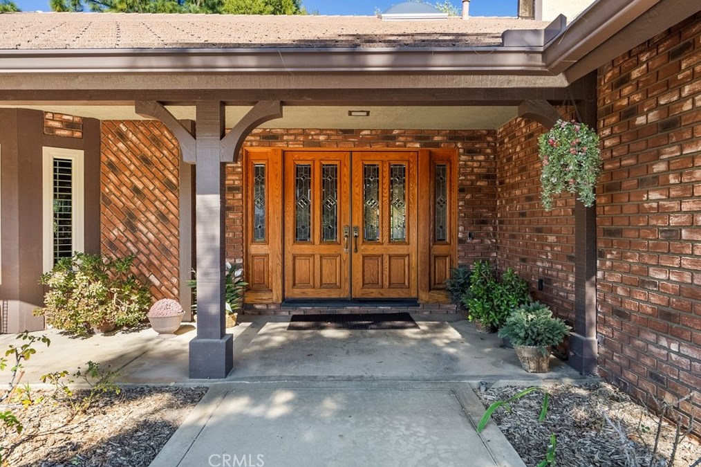 1651 Kingsport Dr, Riverside CA  92506-5451 exterior