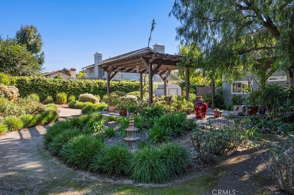 1651 Kingsport Dr, Riverside CA  92506-5451 exterior