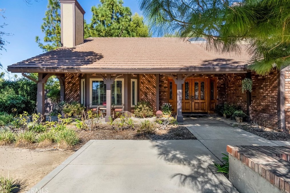 1651 Kingsport Dr, Riverside CA  92506-5451 exterior