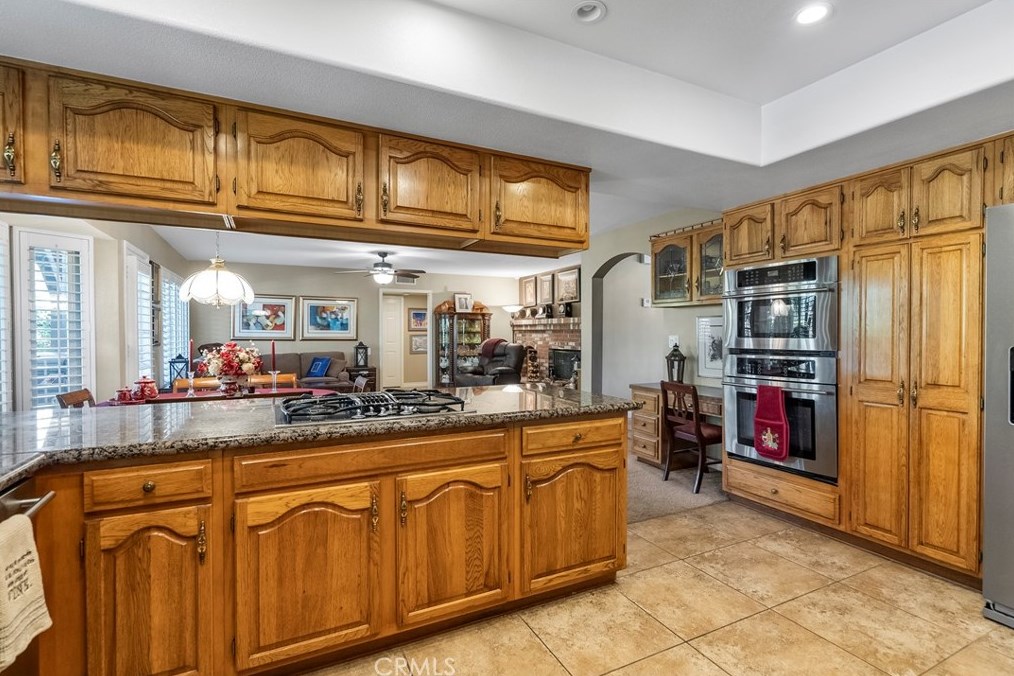 1651 Kingsport Dr, Riverside CA  92506-5451 exterior