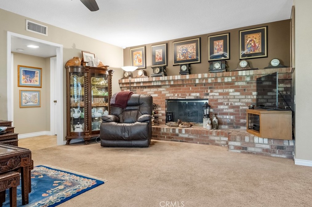 1651 Kingsport Dr, Riverside CA  92506-5451 exterior