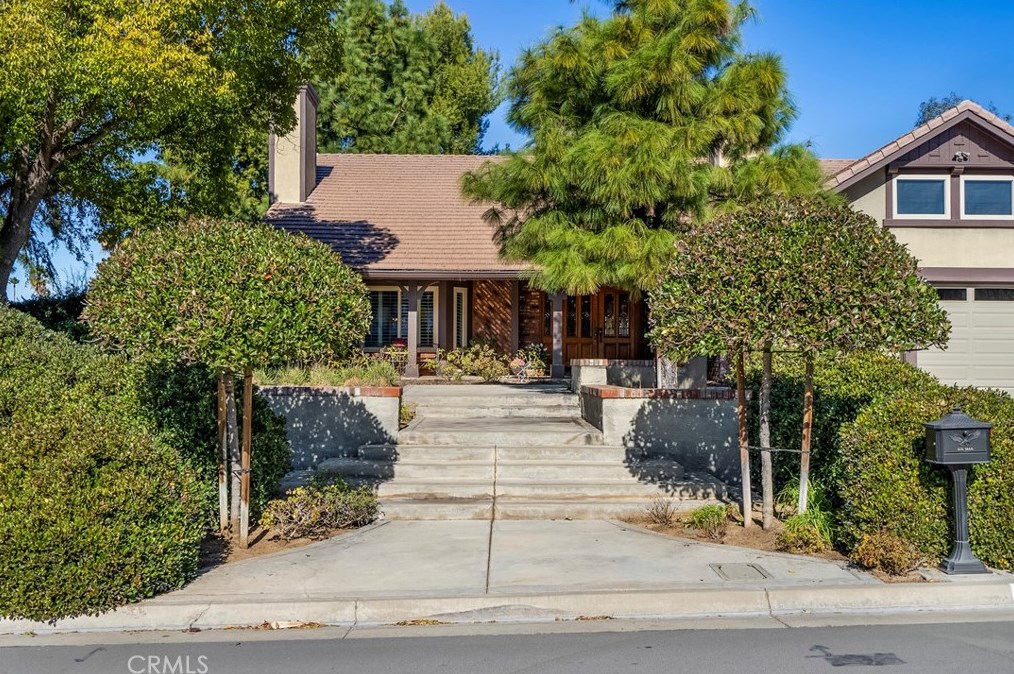 1651 Kingsport Dr, Riverside CA  92506-5451 exterior