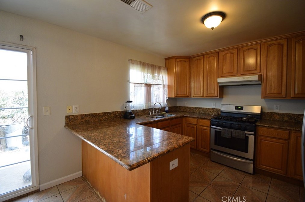 7464 Ysmael Villegas St, Riverside CA  92504-4553 exterior