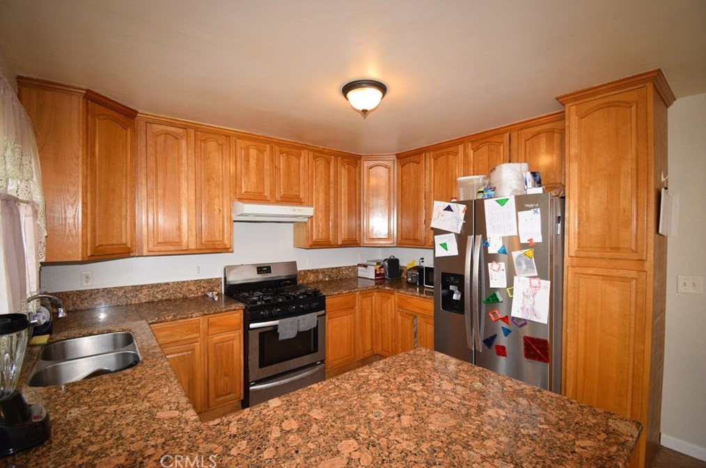 7464 Ysmael Villegas St, Riverside CA  92504-4553 exterior
