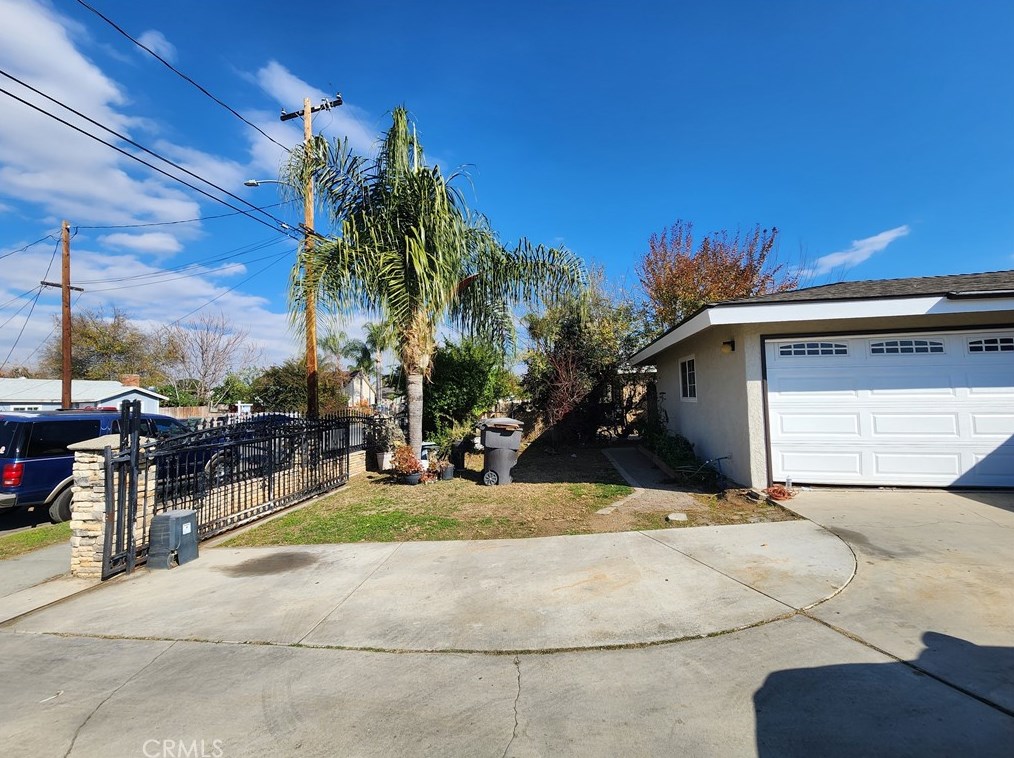 7464 Ysmael Villegas St, Riverside CA  92504-4553 exterior