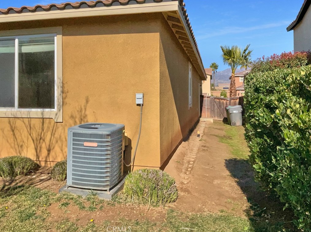 1461 Ambrosia St, Beaumont CA  92223-8473 exterior