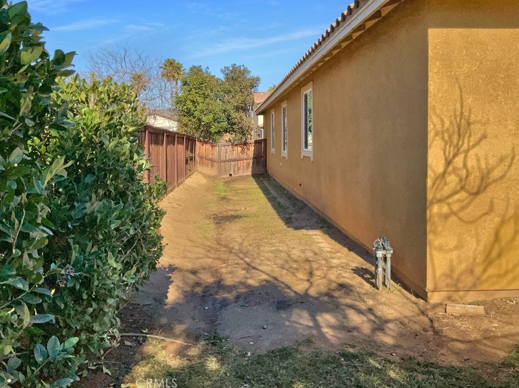 1461 Ambrosia St, Beaumont CA  92223-8473 exterior