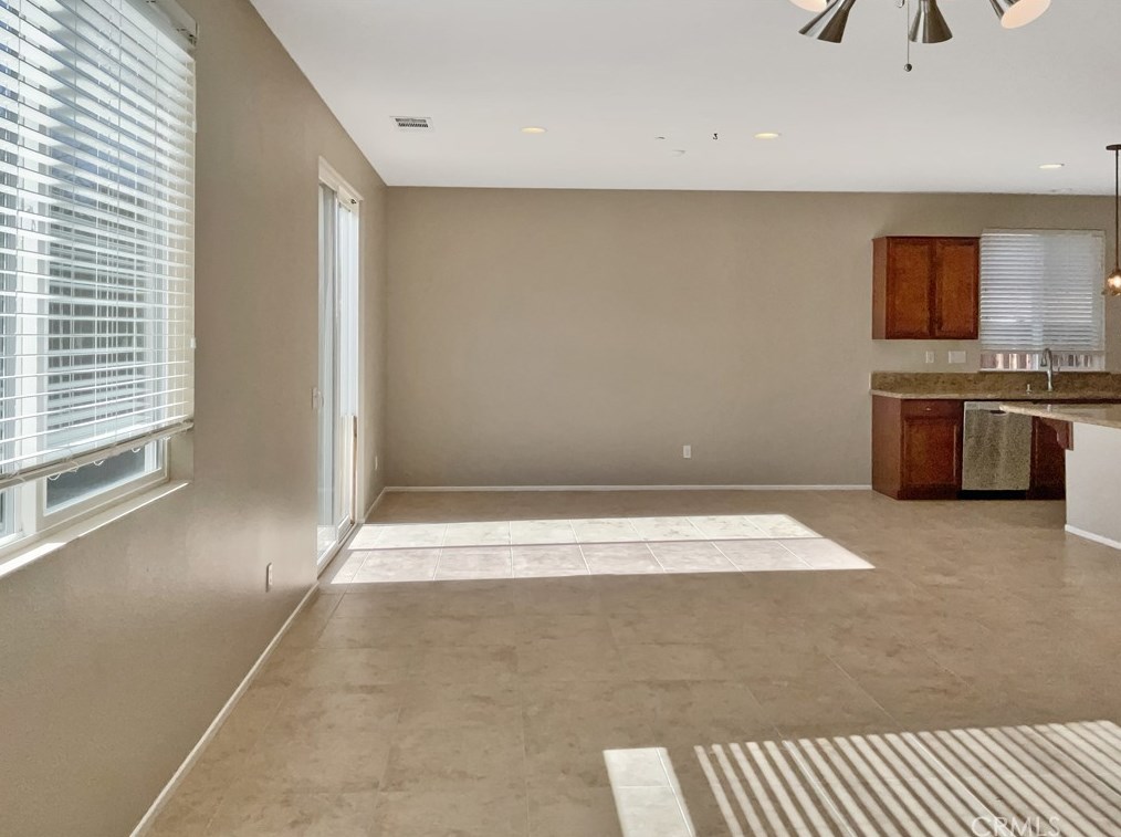 1461 Ambrosia St, Beaumont CA  92223-8473 exterior