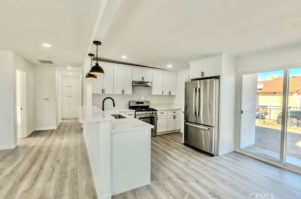 330 Muriel Dr, Barstow CA  92311-2418 exterior