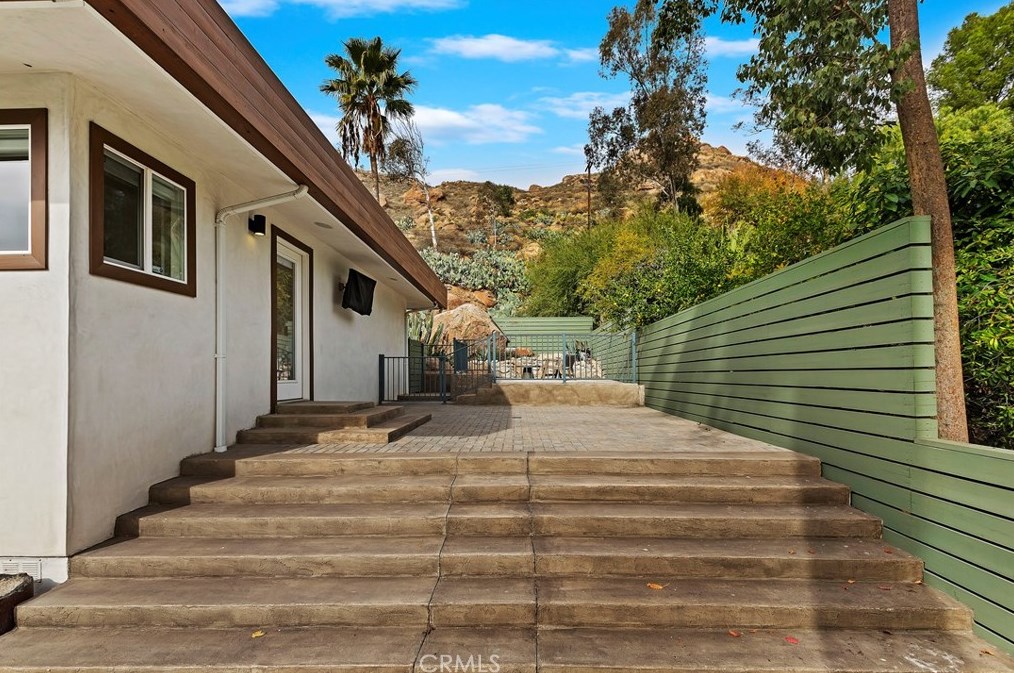 4207 Miramonte Pl, Riverside CA  92501-3054 exterior