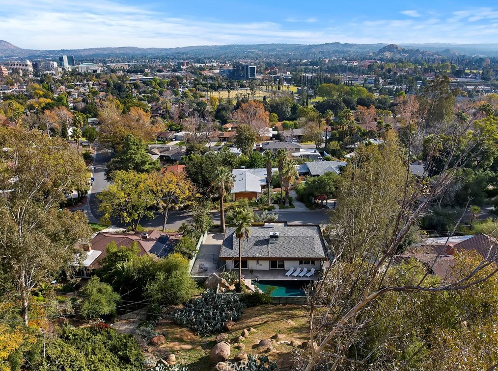 4207 Miramonte Pl, Riverside CA  92501-3054 exterior