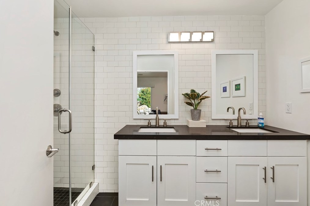 4207 Miramonte Pl, Riverside CA  92501-3054 exterior