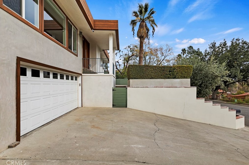 4207 Miramonte Pl, Riverside CA  92501-3054 exterior