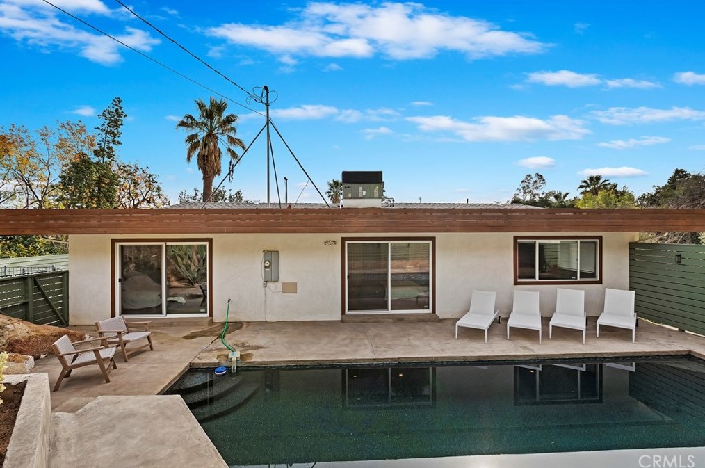 4207 Miramonte Pl, Riverside CA  92501-3054 exterior