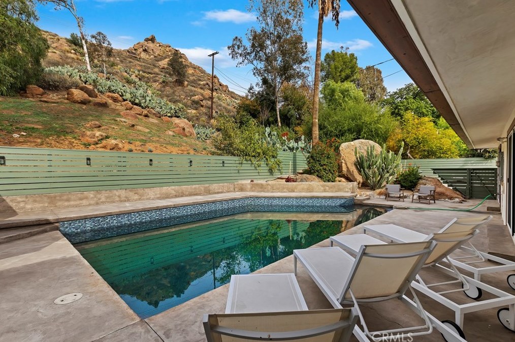 4207 Miramonte Pl, Riverside CA  92501-3054 exterior