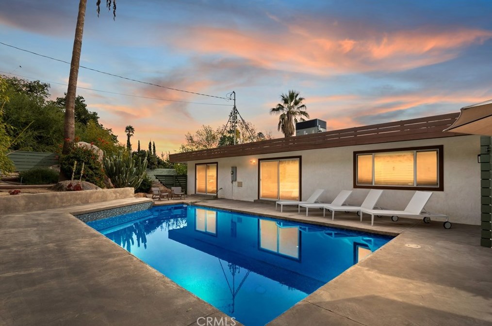 4207 Miramonte Pl, Riverside CA  92501-3054 exterior