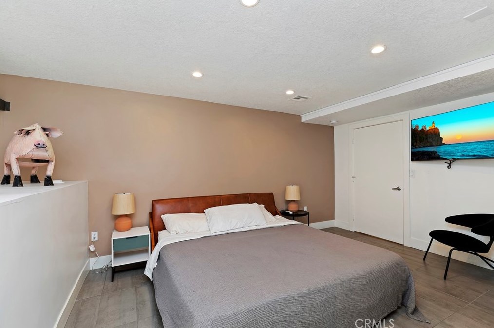 4207 Miramonte Pl, Riverside CA  92501-3054 exterior