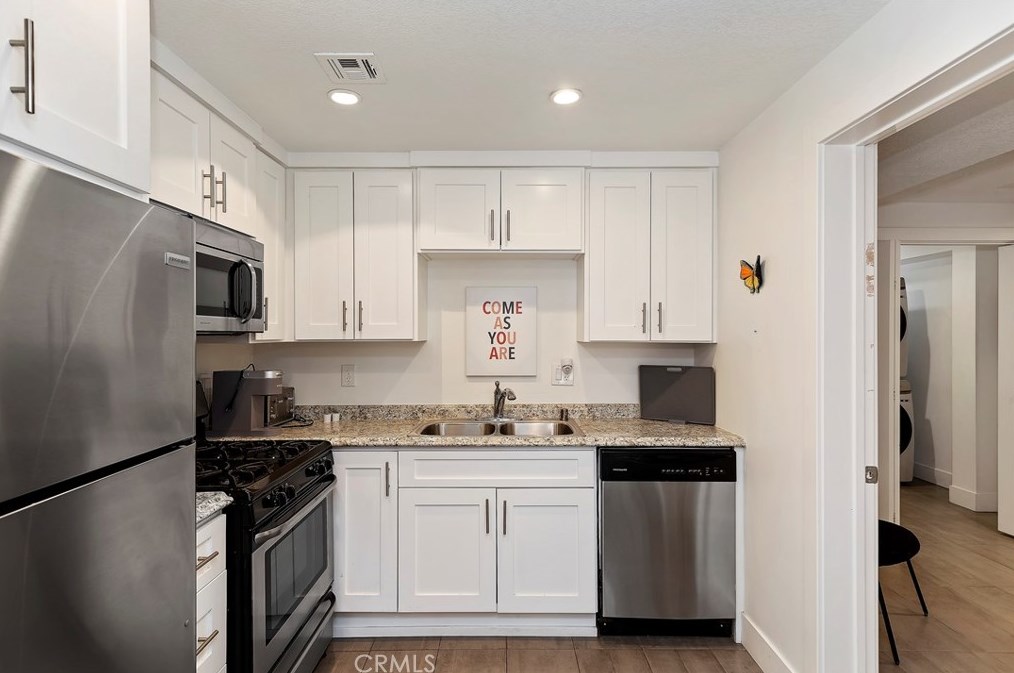 4207 Miramonte Pl, Riverside CA  92501-3054 exterior