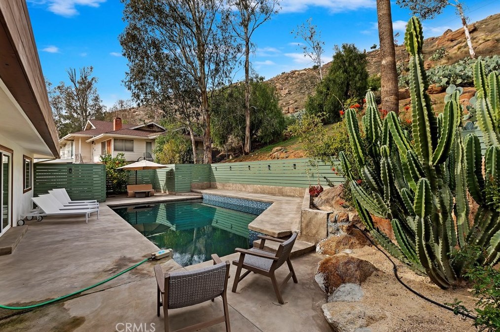 4207 Miramonte Pl, Riverside CA  92501-3054 exterior