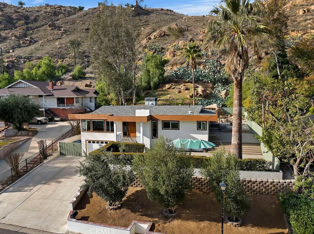 4207 Miramonte Pl, Riverside CA  92501-3054 exterior