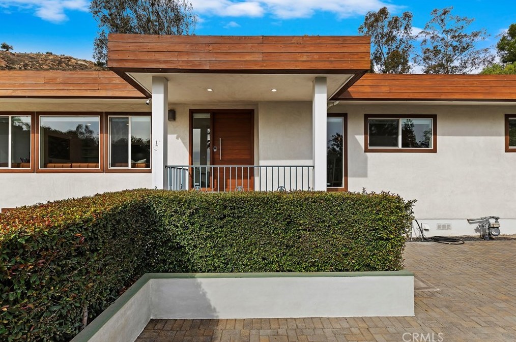 4207 Miramonte Pl, Riverside CA  92501-3054 exterior