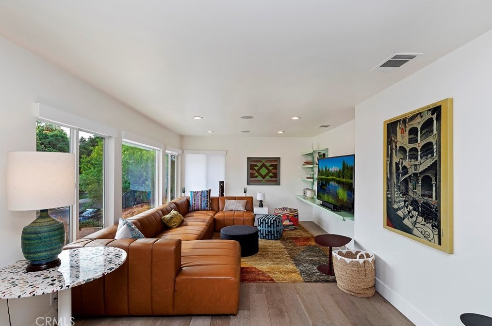 4207 Miramonte Pl, Riverside CA  92501-3054 exterior