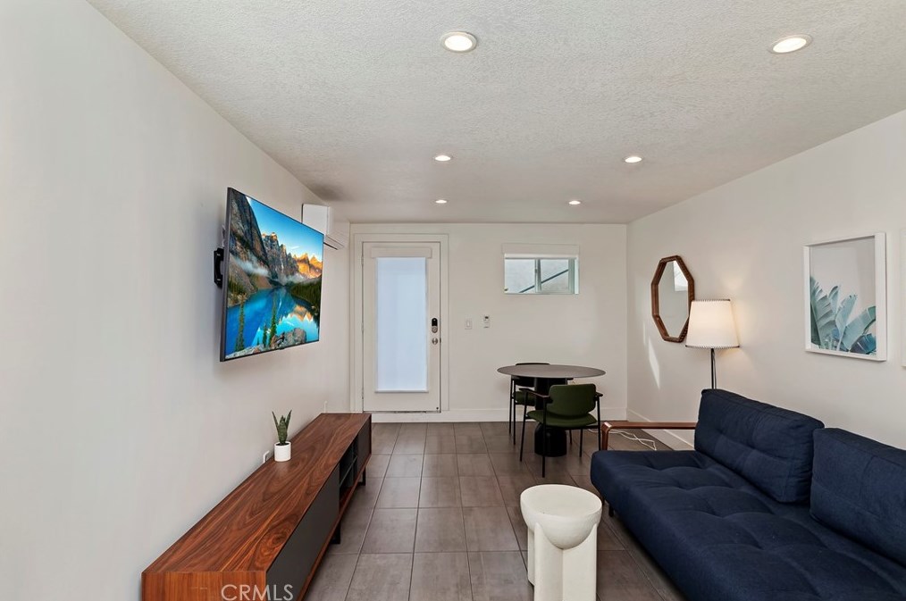 4207 Miramonte Pl, Riverside CA  92501-3054 exterior