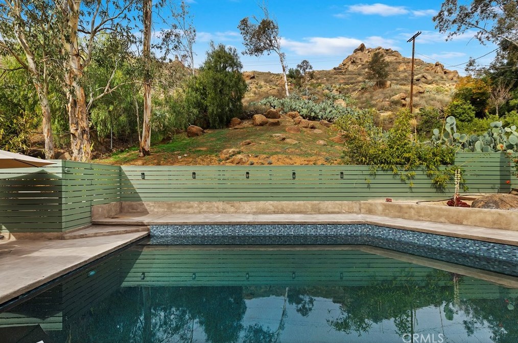 4207 Miramonte Pl, Riverside CA  92501-3054 exterior