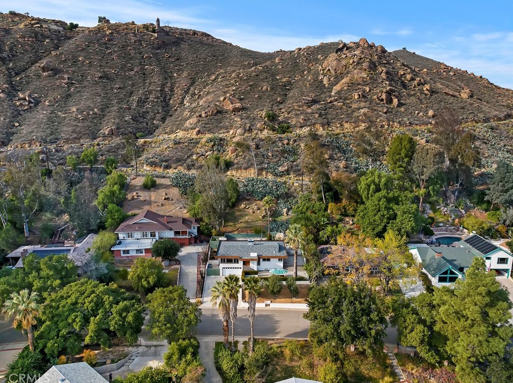 4207 Miramonte Pl, Riverside CA  92501-3054 exterior