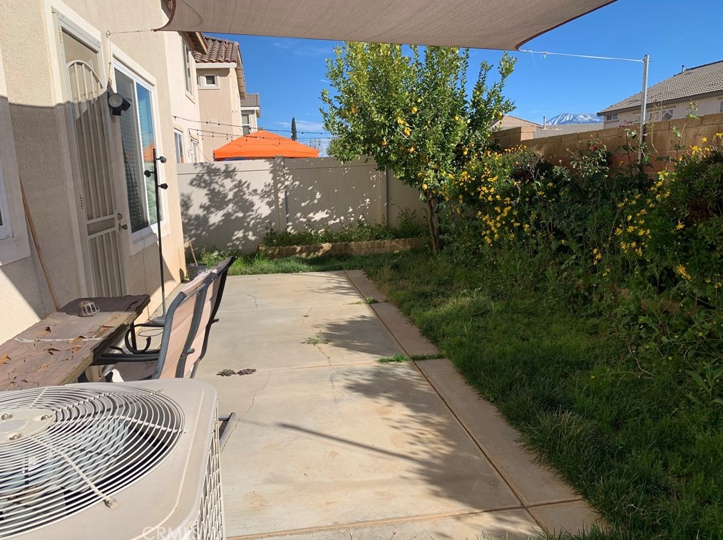 1323 Burdock St, Beaumont CA  92223-8301 exterior