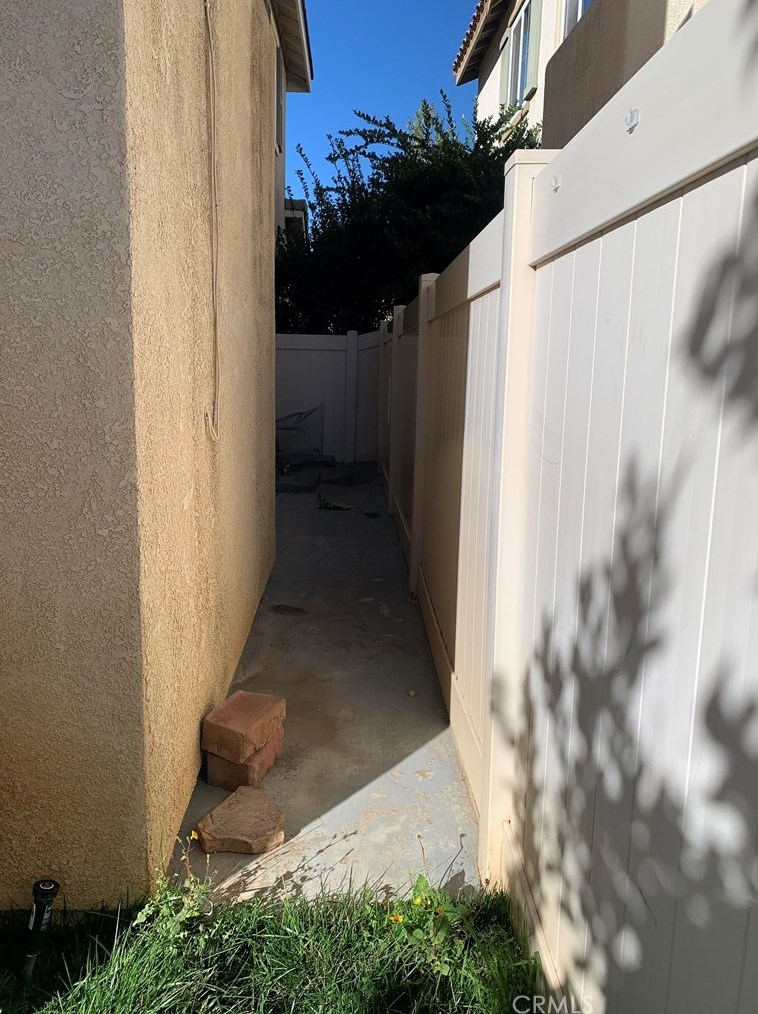 1323 Burdock St, Beaumont CA  92223-8301 exterior