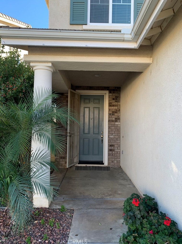 1323 Burdock St, Beaumont CA  92223-8301 exterior