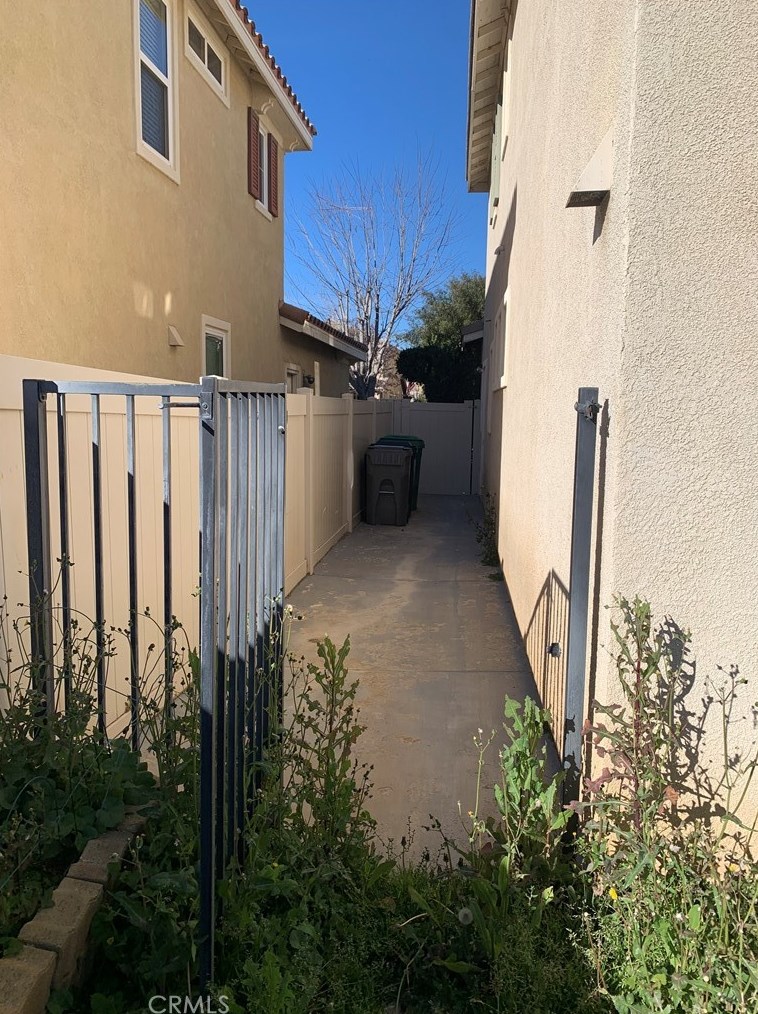 1323 Burdock St, Beaumont CA  92223-8301 exterior