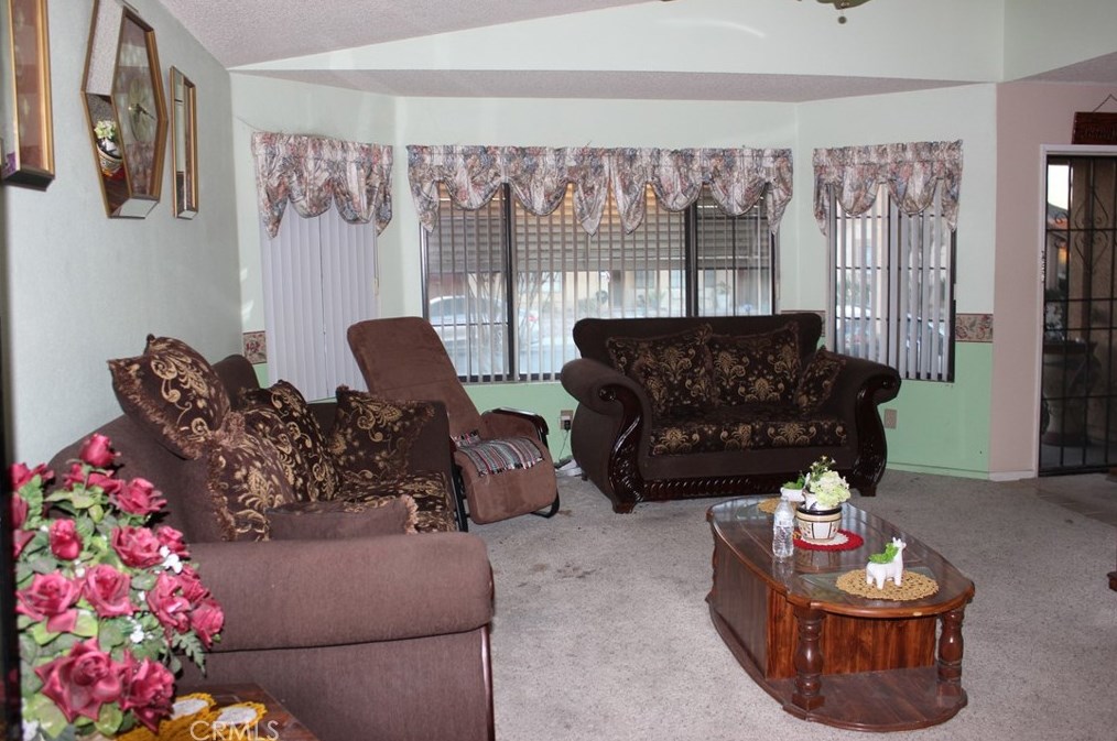 750 Alondra Dr, Hemet CA  92545-1500 exterior