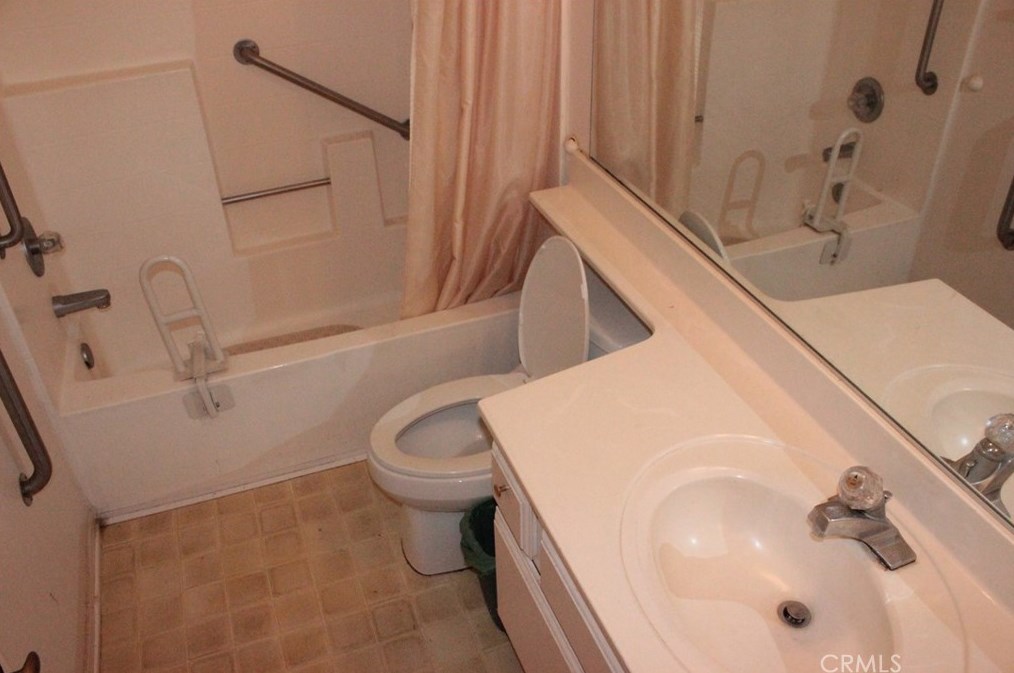 750 Alondra Dr, Hemet CA  92545-1500 exterior