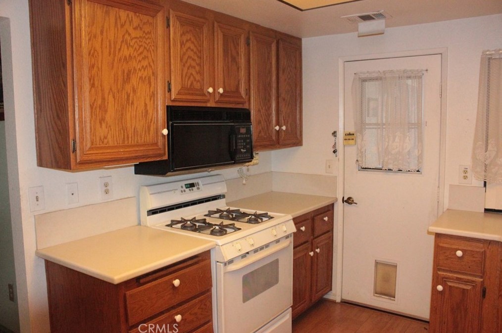 750 Alondra Dr, Hemet CA  92545-1500 exterior